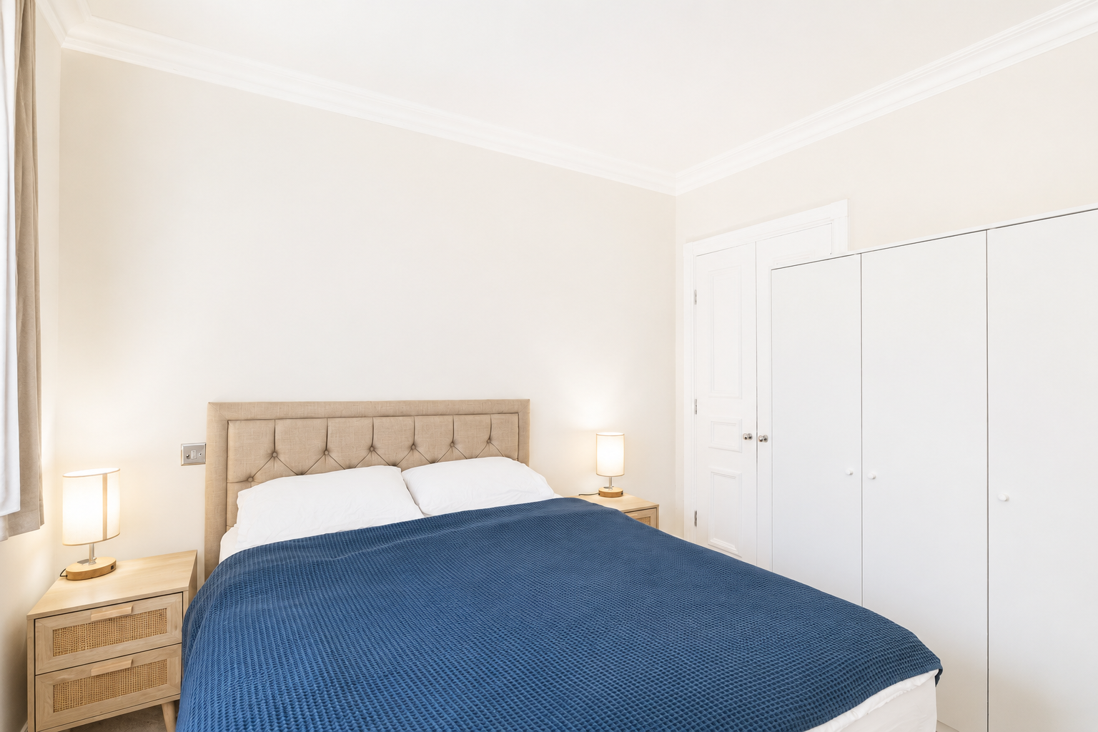 Flat Kensington High Street in Greater London