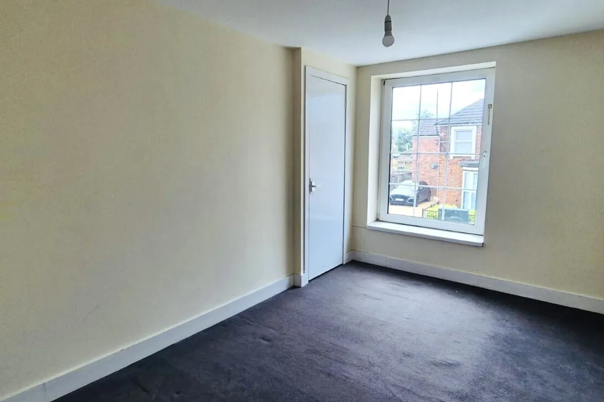Flat Fleet Street in South Holland