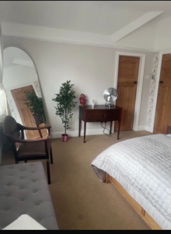 Room Perrymead in Bury