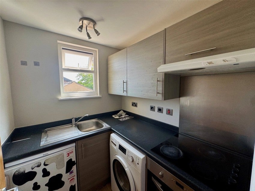 Flat Leeds Road in Harrogate