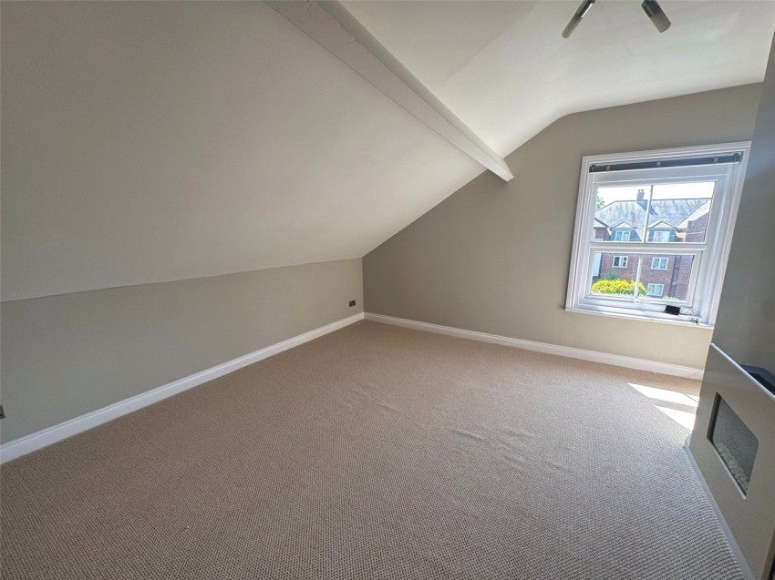 Flat Leeds Road in Harrogate