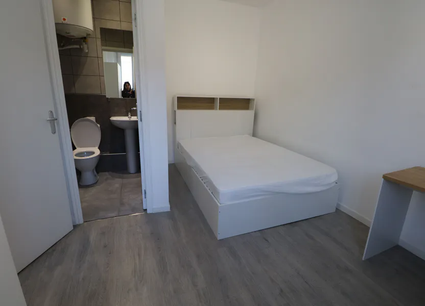 Chambre Rue de Metz à Reims