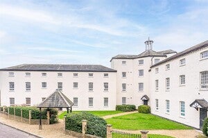 Flat Collett Road in Ware