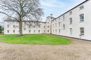 Flat Collett Road in Ware