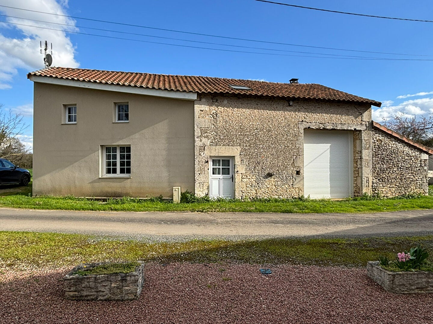 House D 741 in Saint-Martin-l'Ars
