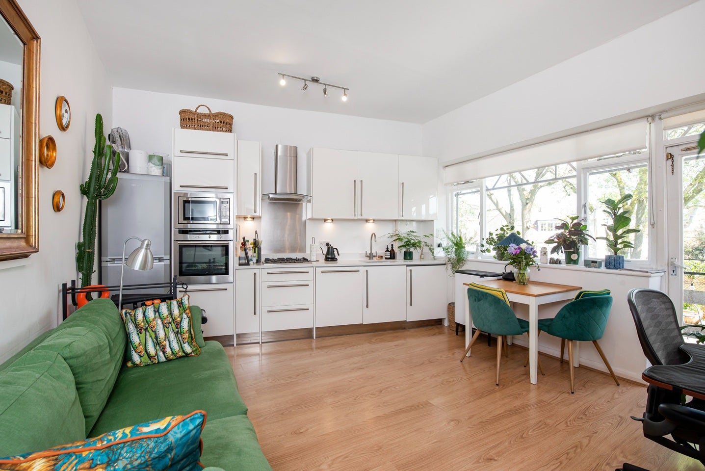 Flat Downside Crescent in Greater London