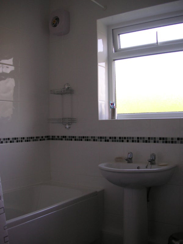 Room King Edward Avenue in Leeds