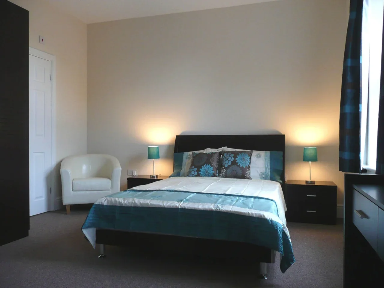 Room Church Drive in Nottingham