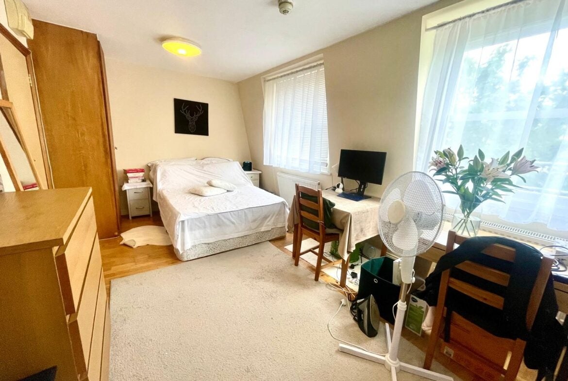 Flat Inverness Terrace in City of Westminster