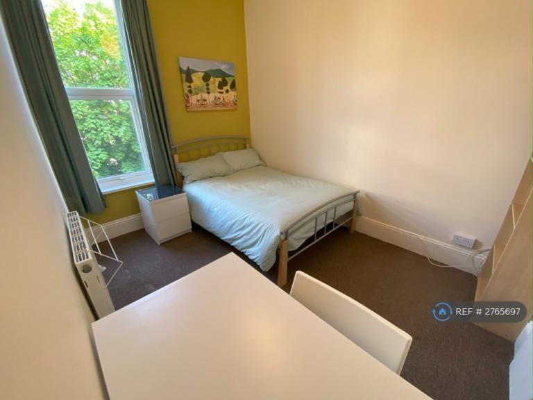 Room Kingsley Road in Plymouth