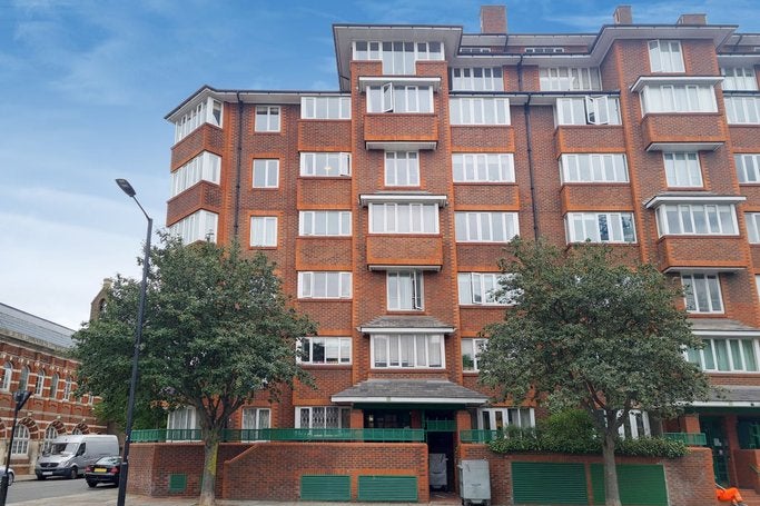 Flat Lisson Grove in City of Westminster