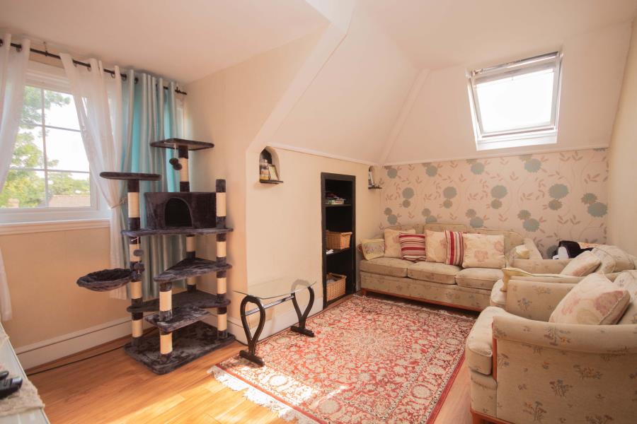 Flat Royston Grove in Greater London