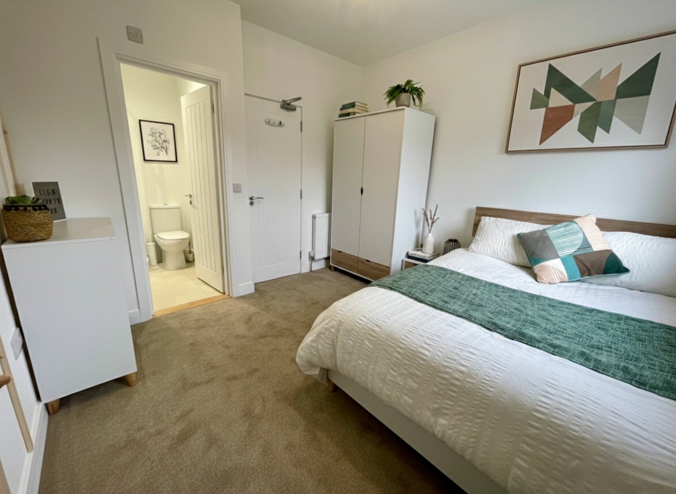 Room Thurbern Road in Portsmouth