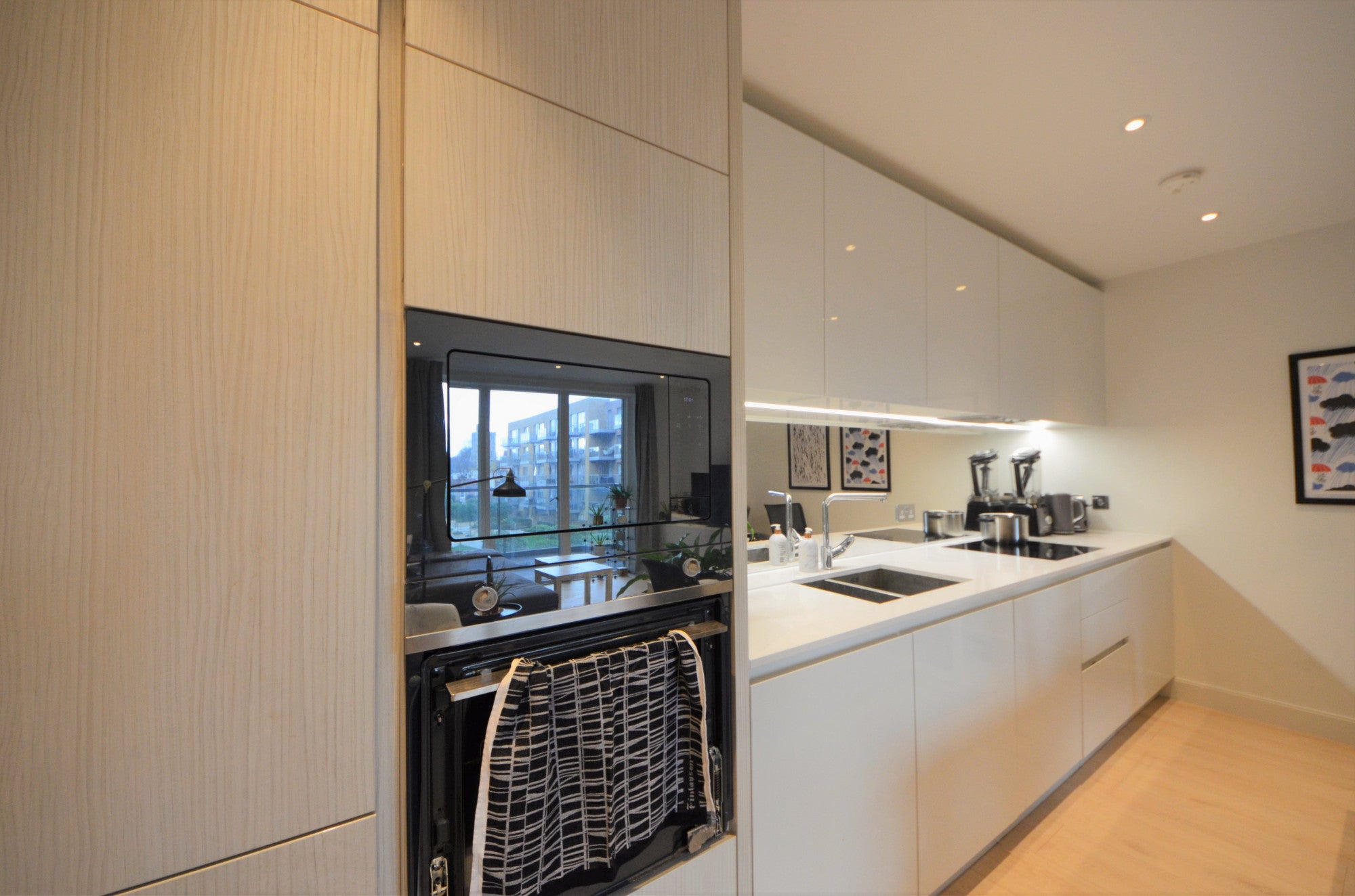 Flat Temple Road in Greater London