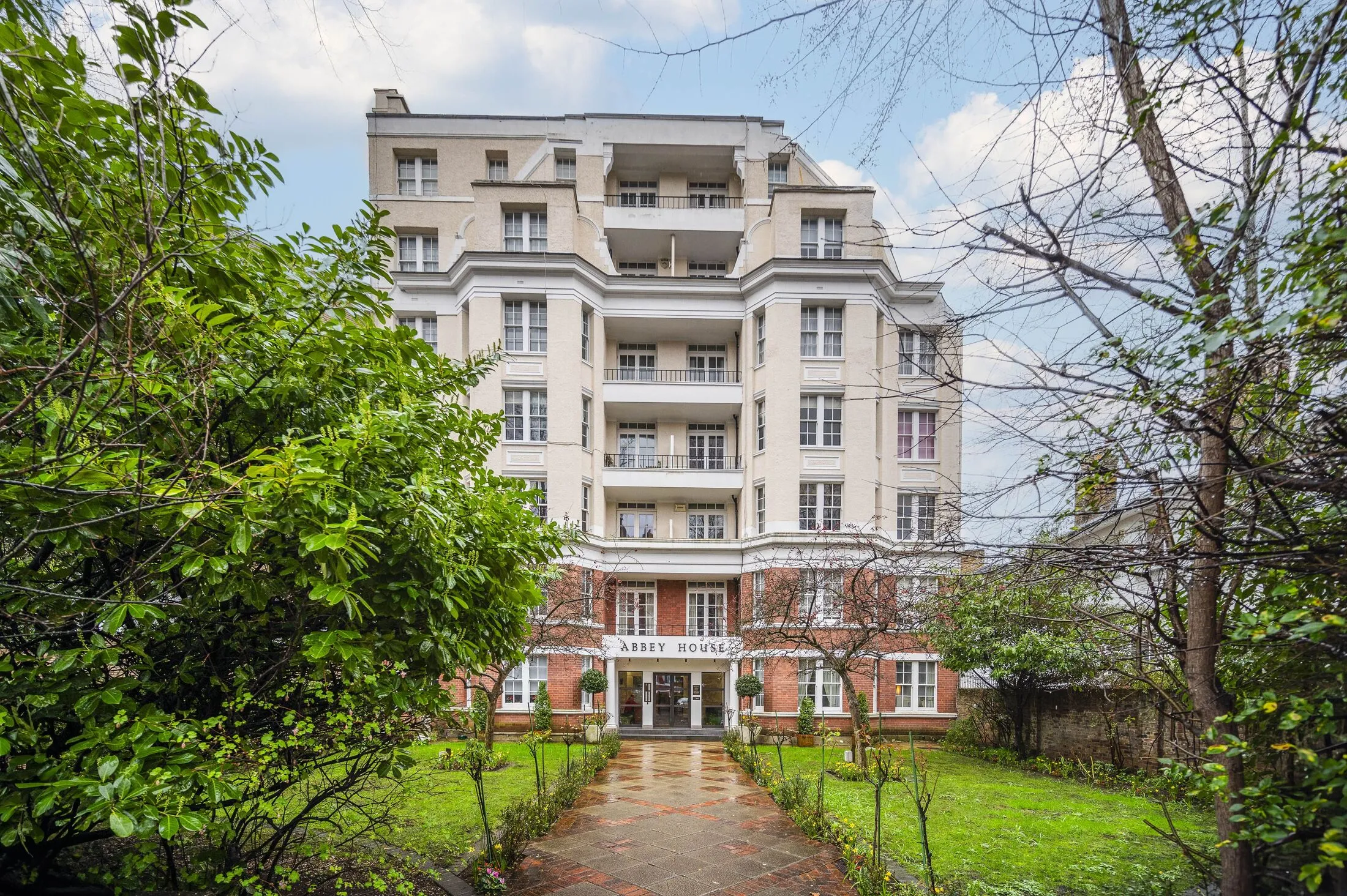 Flat Abbey Road in City of Westminster