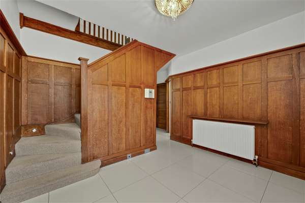 House Hinchley Drive in Elmbridge