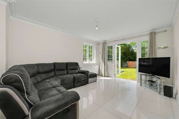 House Hinchley Drive in Elmbridge