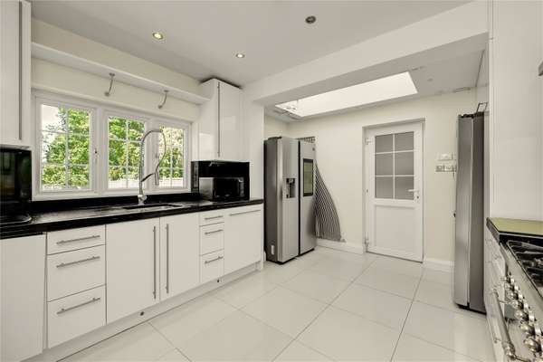 House Hinchley Drive in Elmbridge
