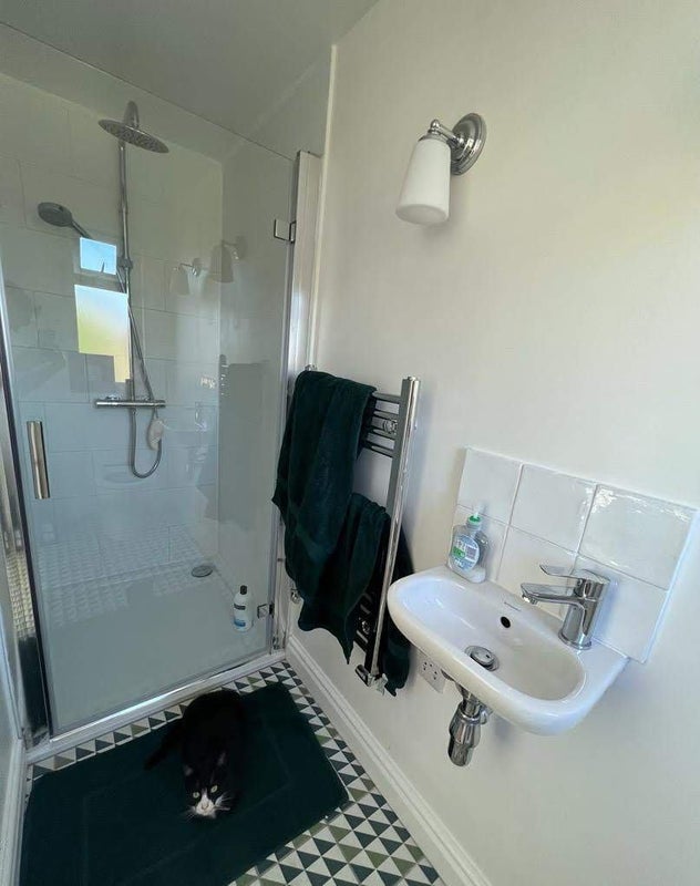 Room Brook Avenue in Manchester