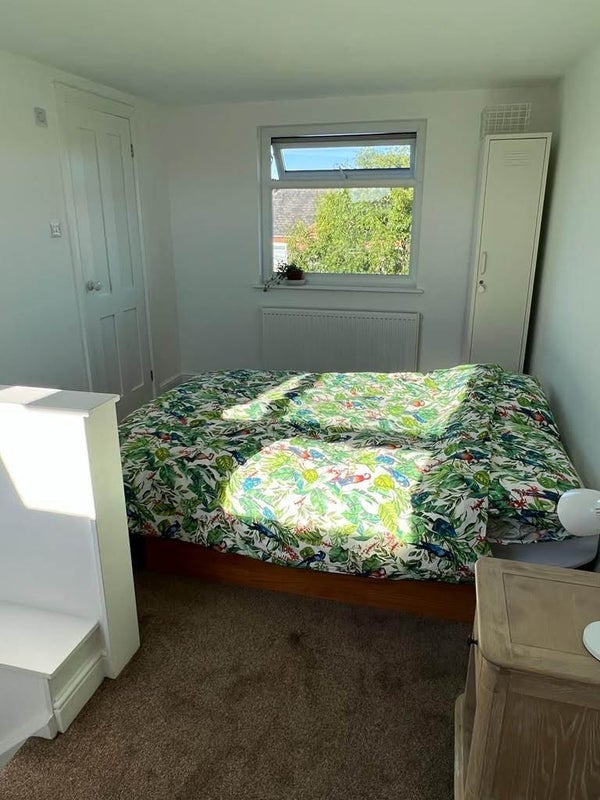 Room Brook Avenue in Manchester