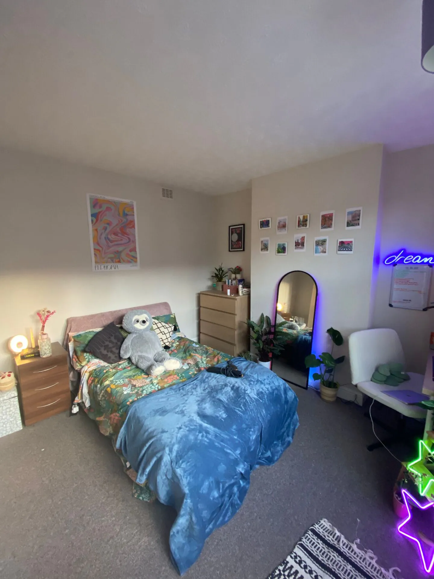 Room Hartopp Road in Leicester