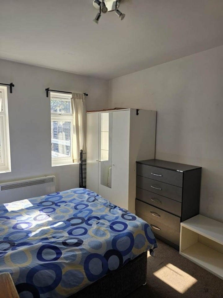 Room Chaplin Road in Greater London