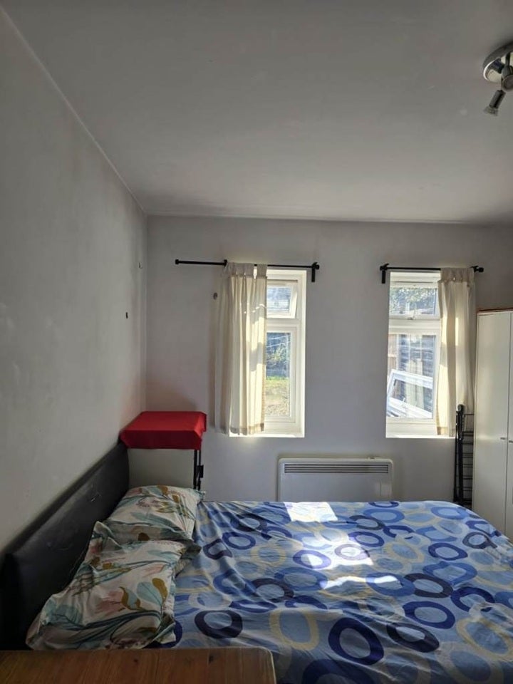 Room Chaplin Road in Greater London