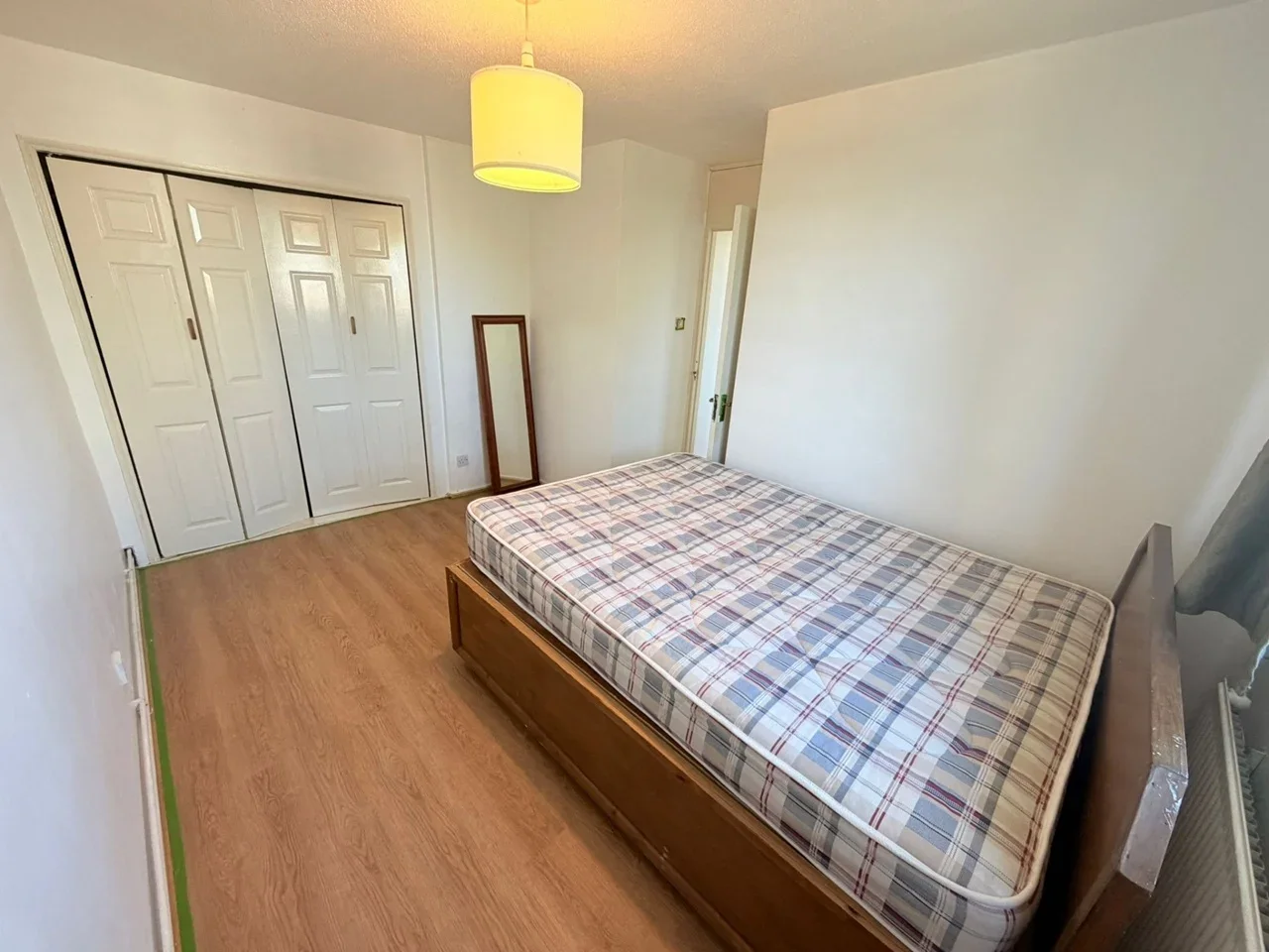 Flat Parkham Street in Greater London
