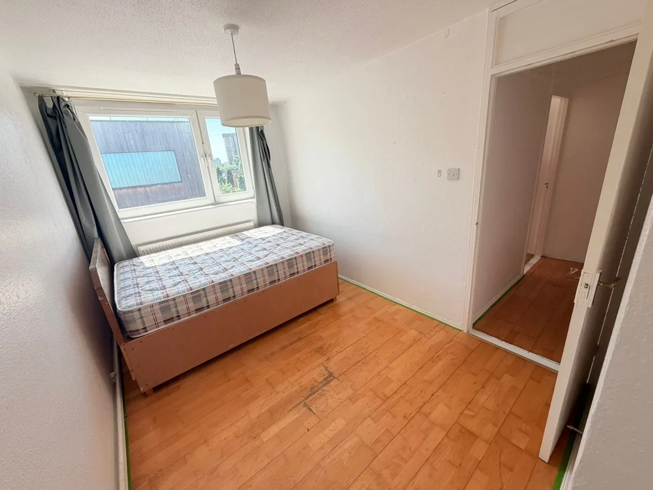 Flat Parkham Street in Greater London