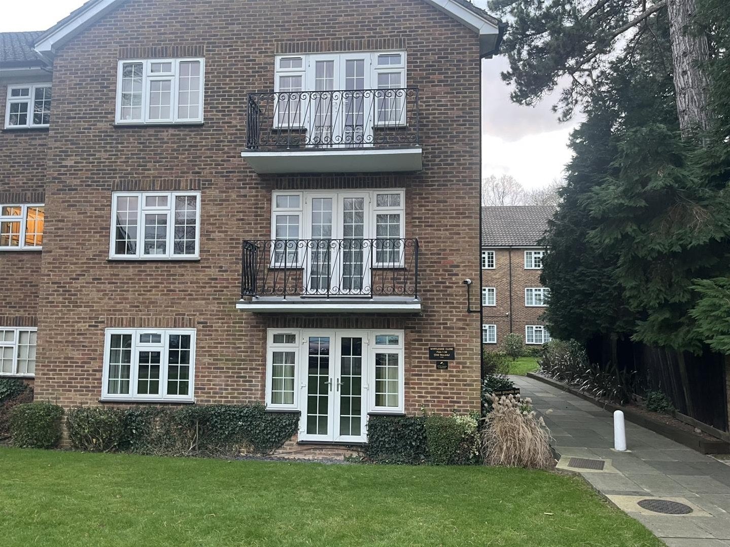 Flat Myrtleside Close in Greater London