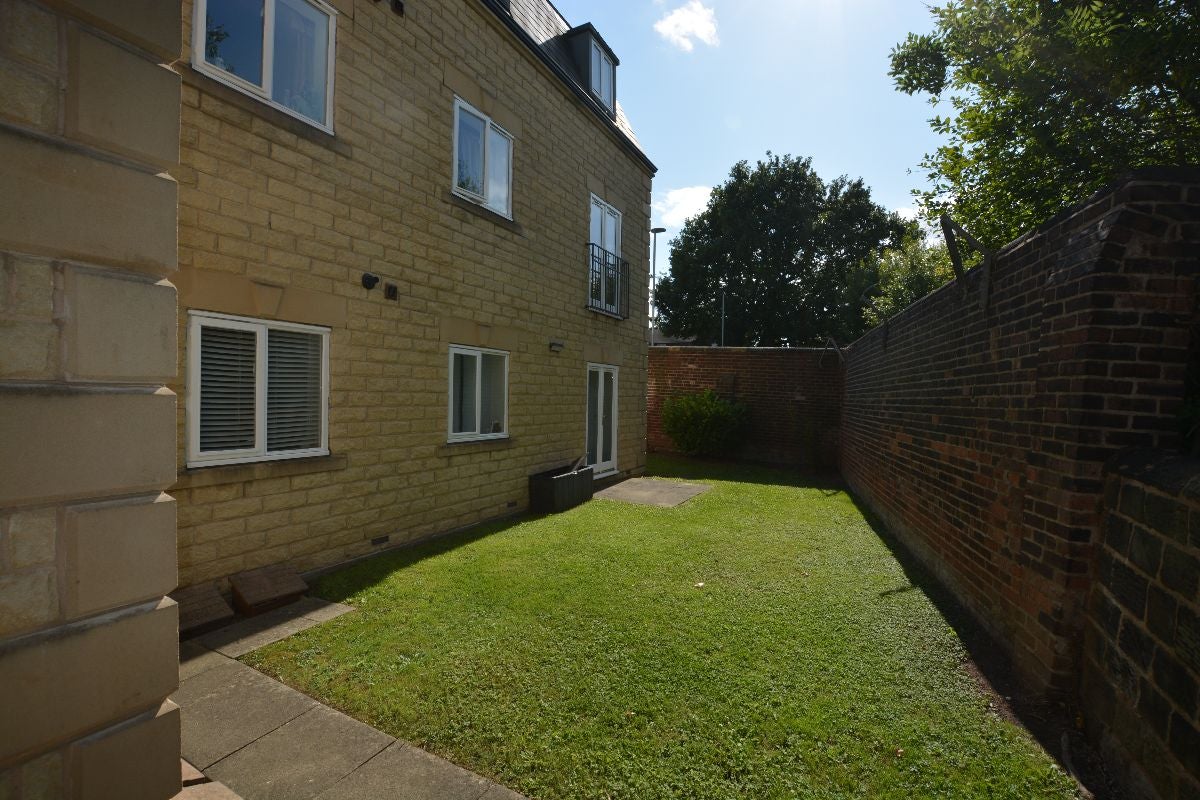 Flat Mountenoy Road in Rotherham