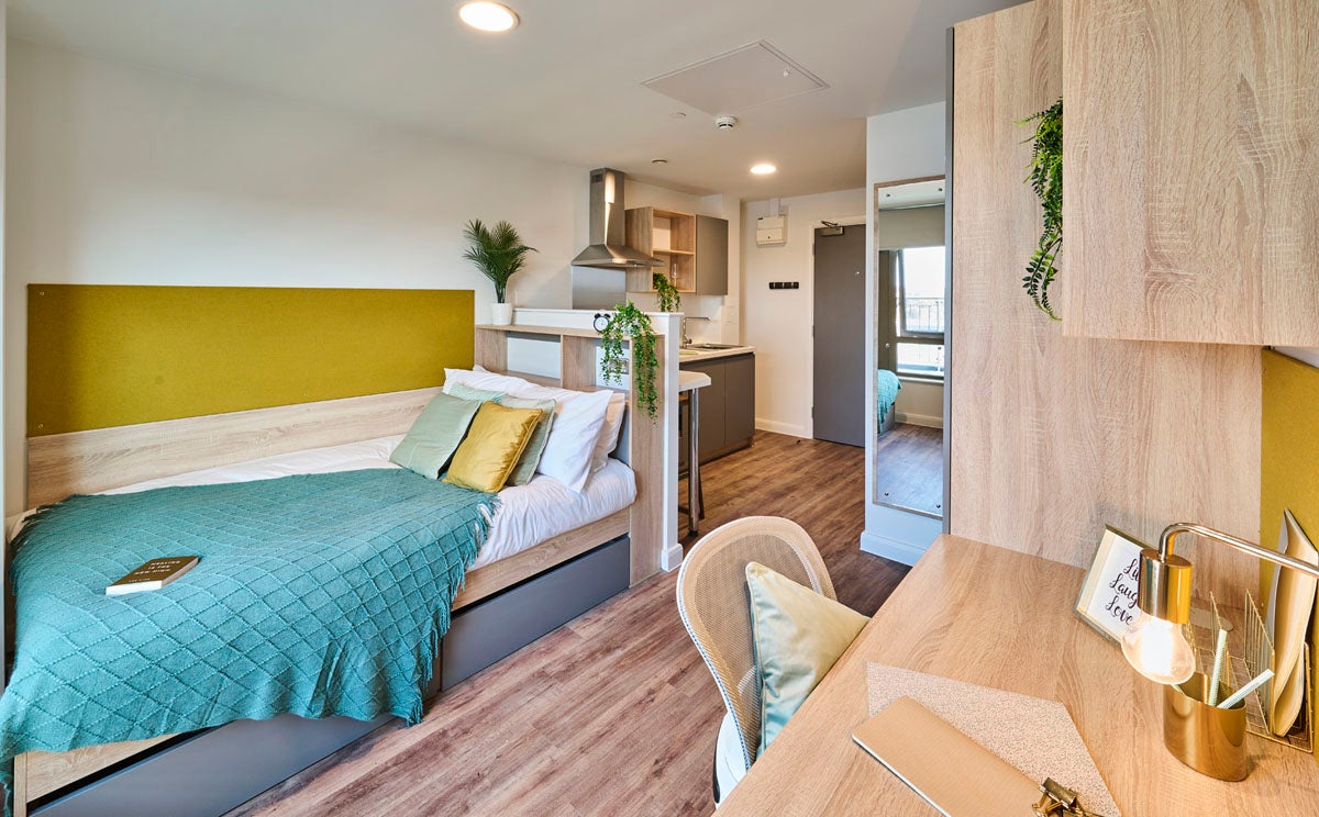 Room Deakins Place in Nottingham