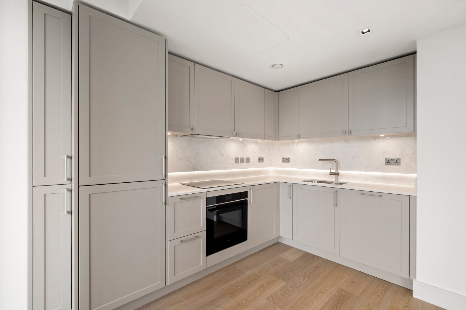 Flat Harrow Road in City of Westminster