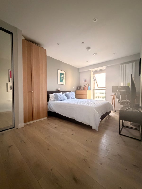 Room Wickford Way in Greater London