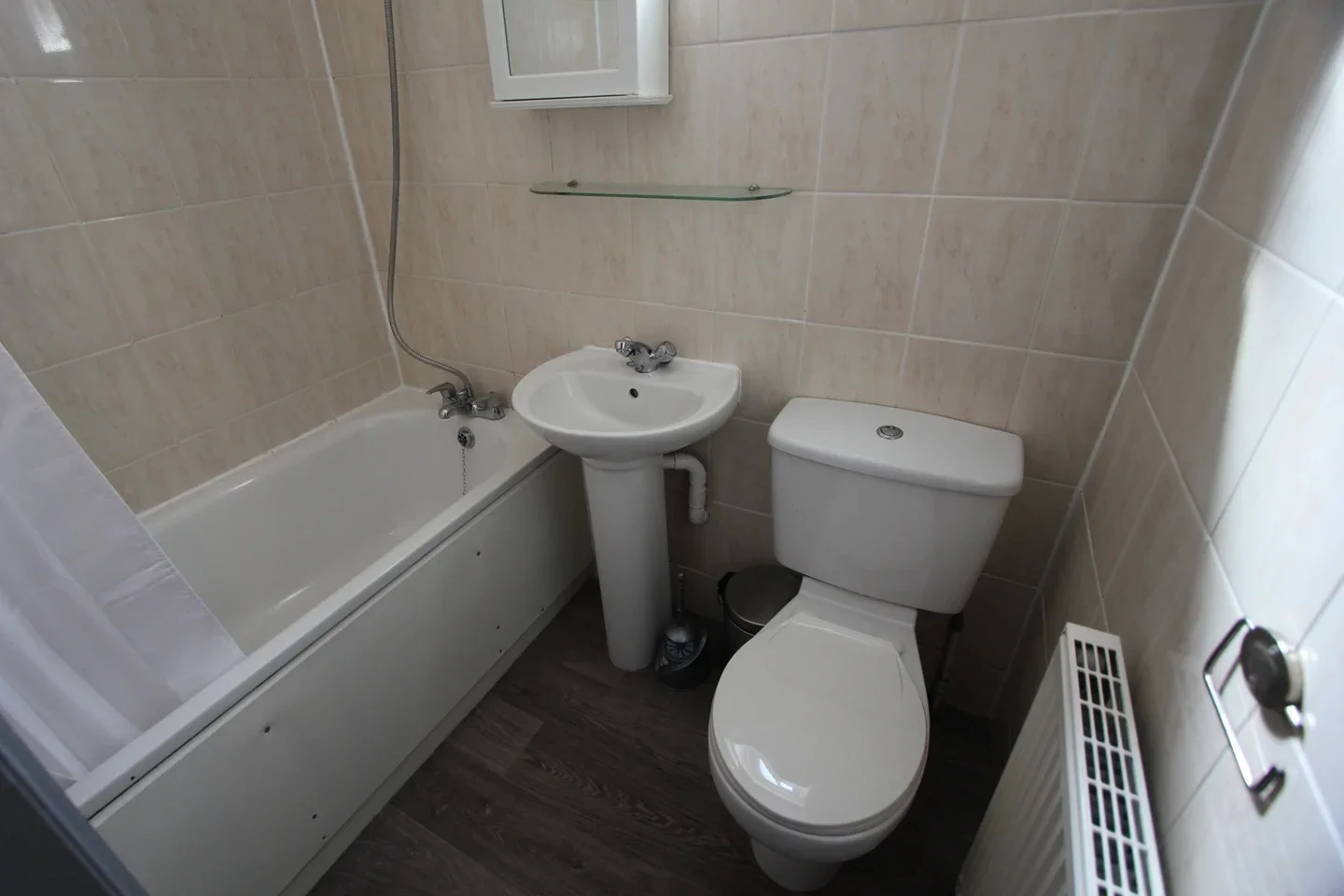 Flat Effingham Road in Greater London