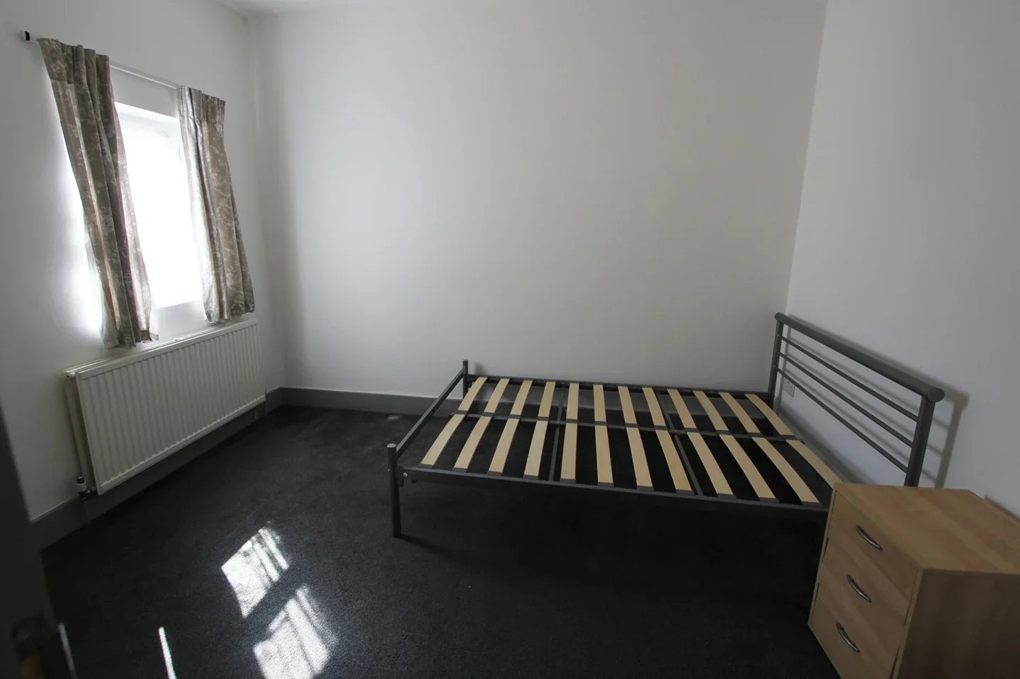 Flat Effingham Road in Greater London