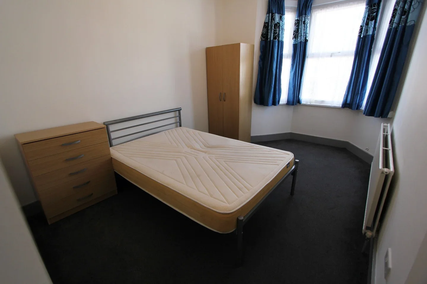 Flat Effingham Road in Greater London
