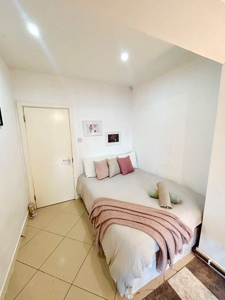 Room Harrow Road in Greater London