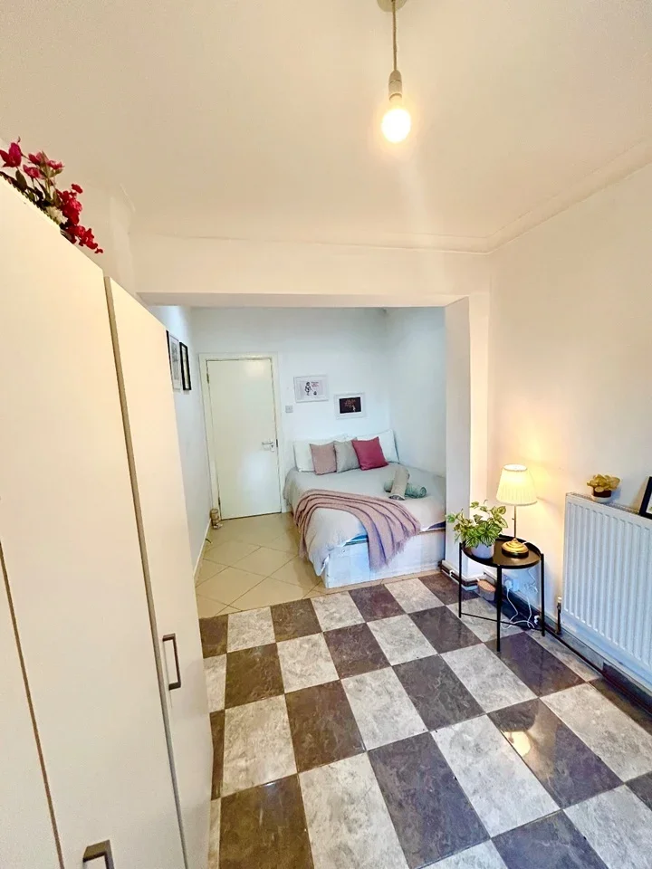 Room Harrow Road in Greater London