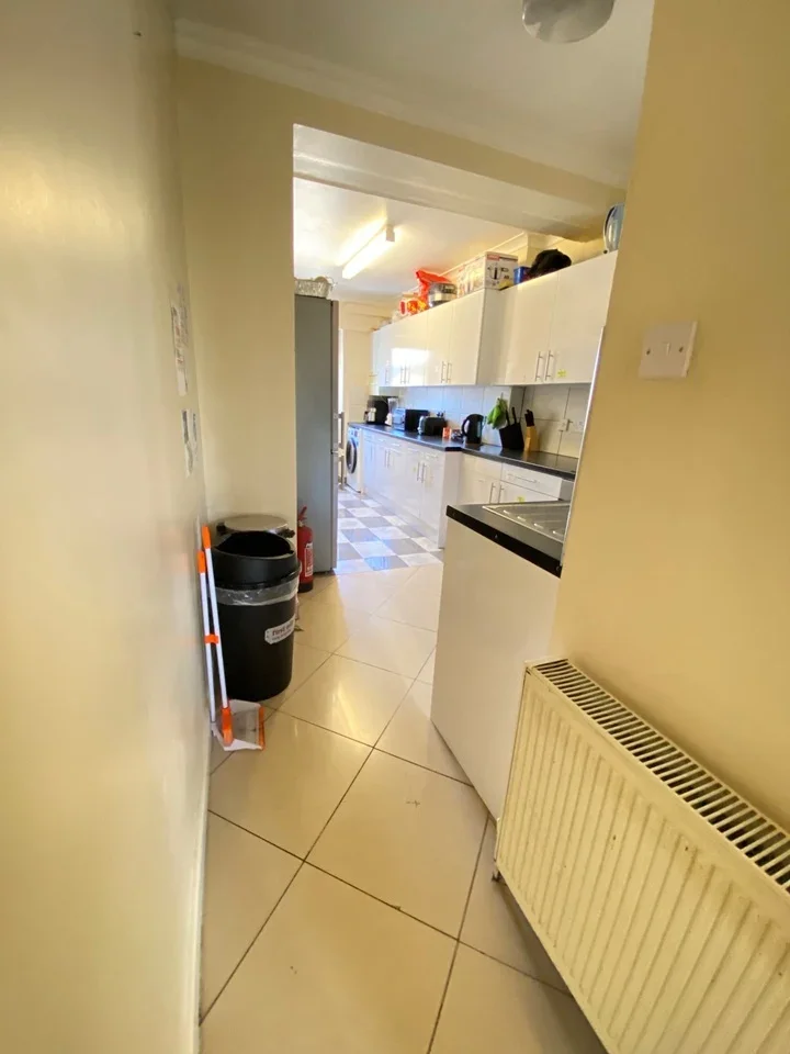 Room Harrow Road in Greater London