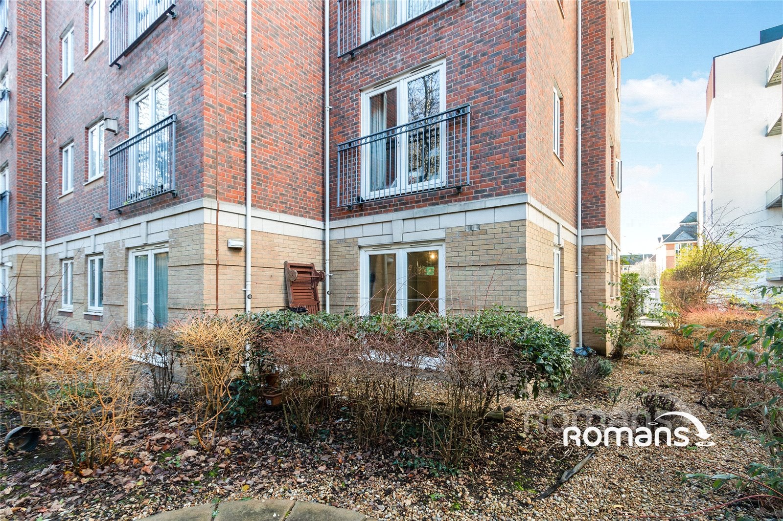 Flat Jubilee Hall Road in Farnborough