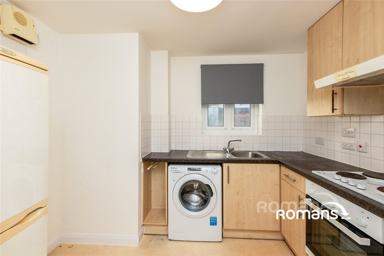 Flat Jubilee Hall Road in Farnborough
