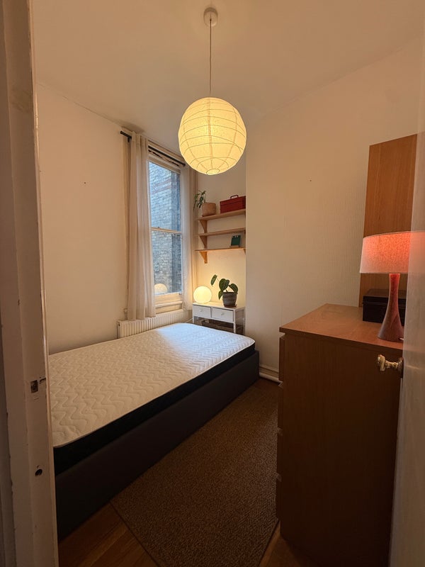 Room Milton Avenue in Greater London