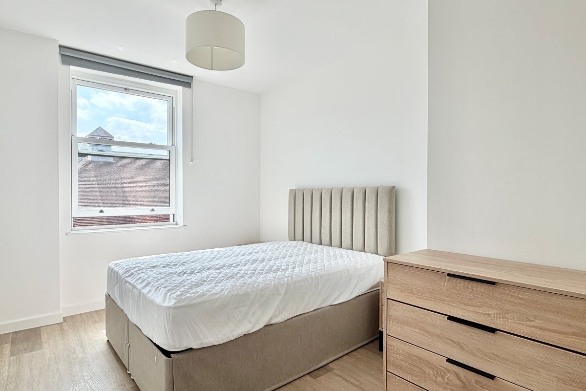 Flat Falkers Court in Waverley