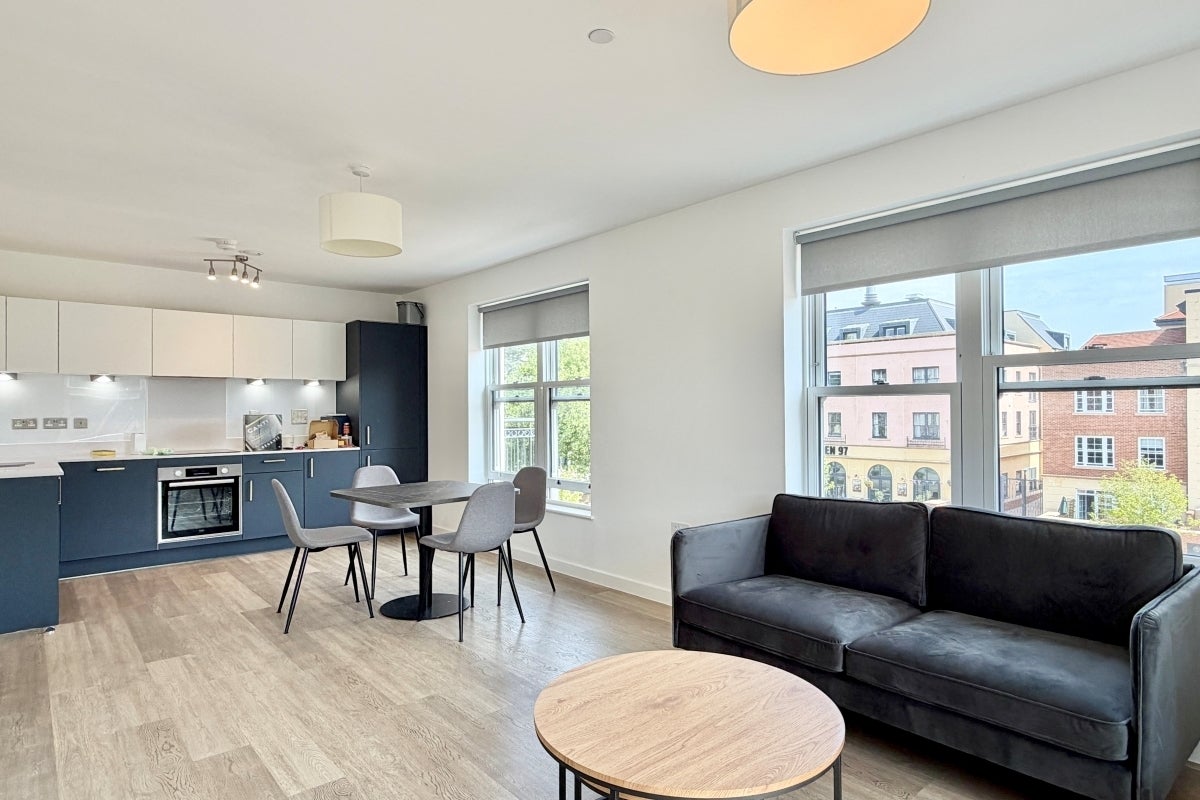 Flat Falkers Court in Waverley
