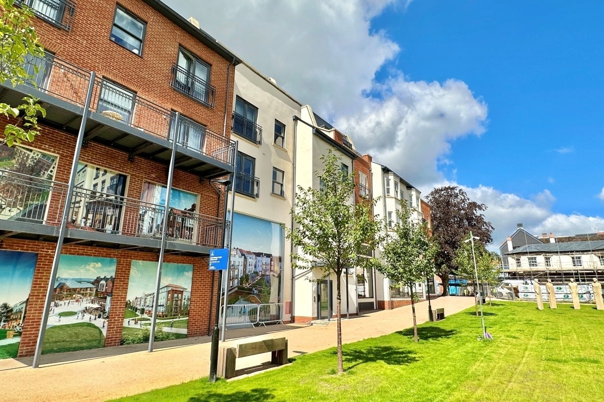 Flat Falkers Court in Waverley