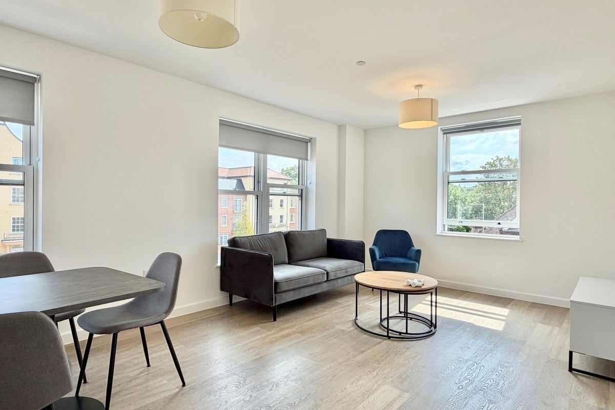 Flat Falkers Court in Waverley