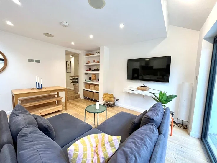 Flat Archel Road in Greater London