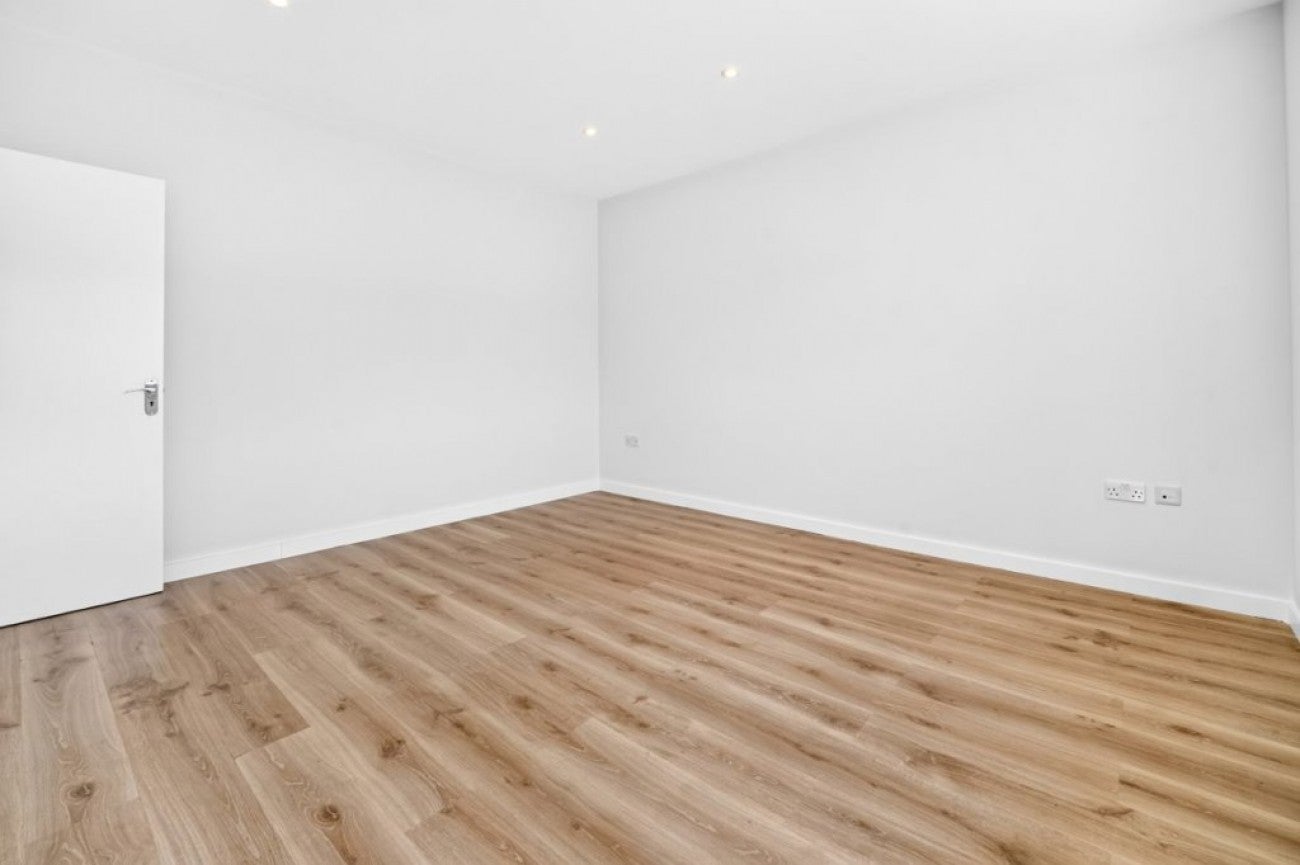 Flat Westbury in Cheshunt