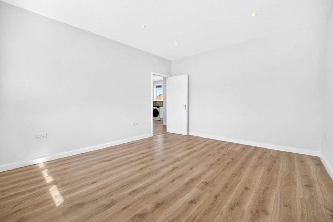 Flat Westbury in Cheshunt